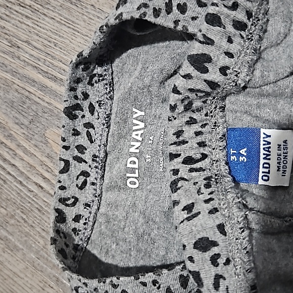 Old Navy | Toddler Girl Outfit Set | 3T - Picture 2 of 3